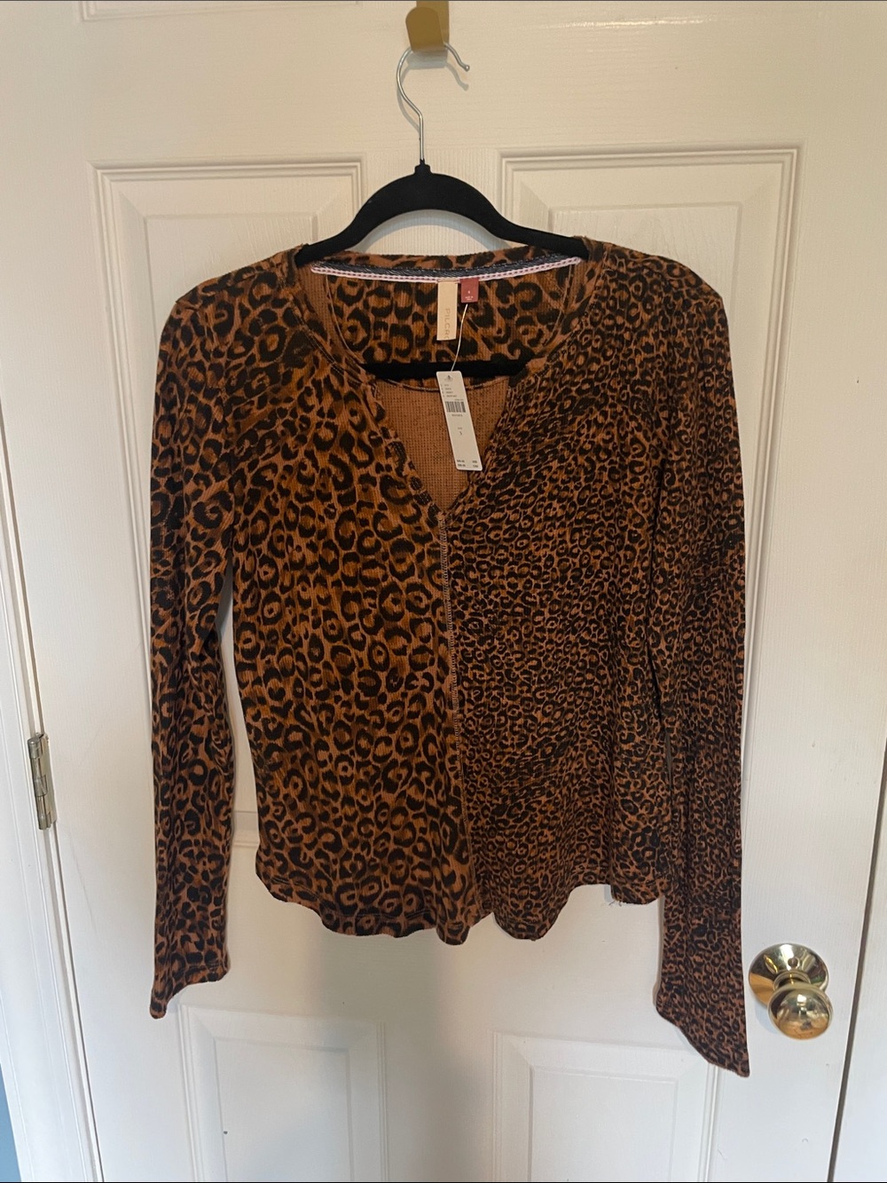 Anthropologie new with tags Leopard Print Long-Sleeve V-Neck Top -size small